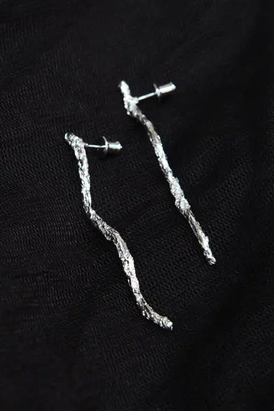 YVMIN Linear Wavy Sugar Paper Long Earrings 13151 (pair)